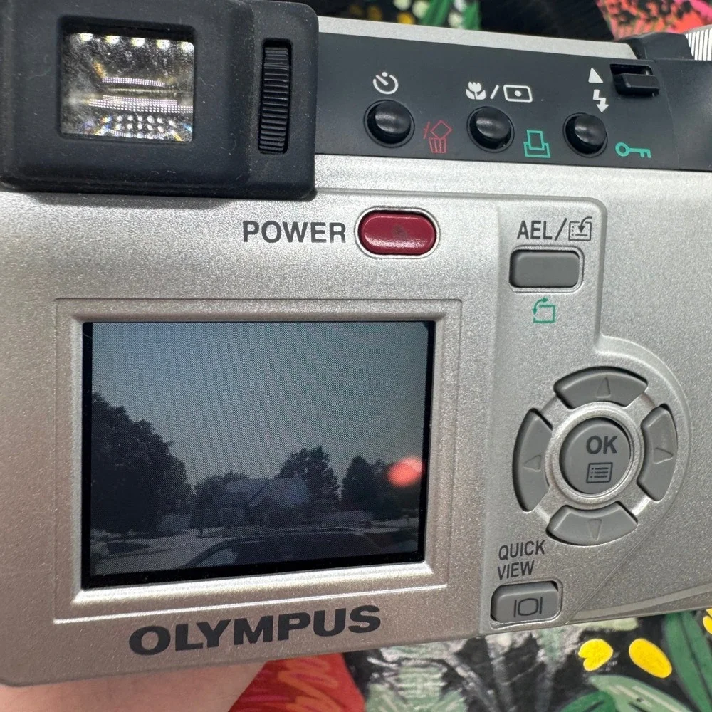 Olympus Camedia C-740 Ultra Zoom Digital Camera 3.2MP 10x Optical Silver Bundle
